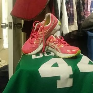 Women's running shoes sz6